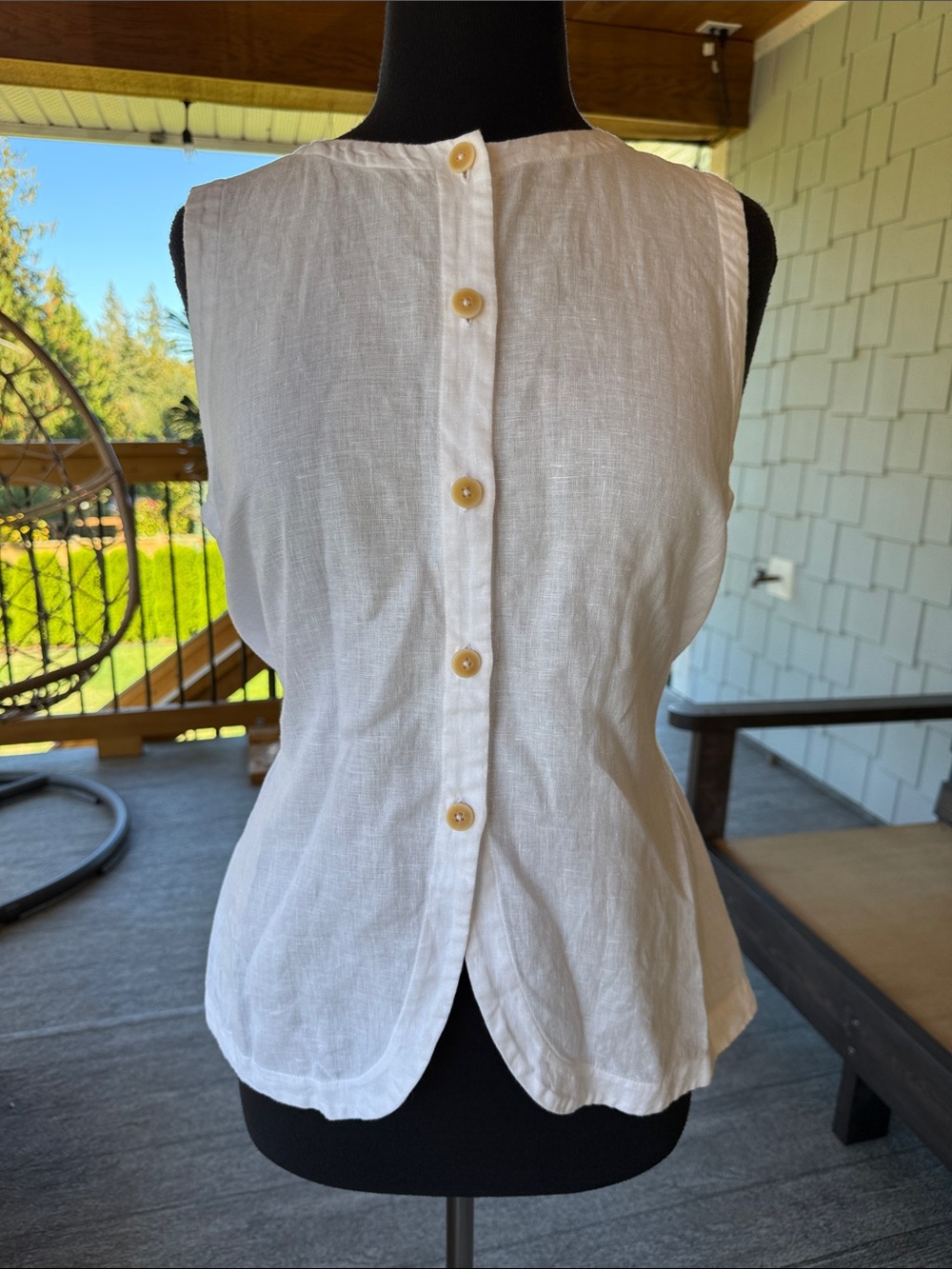 Eileen Fisher | Sleeveless Linen Button Up Top